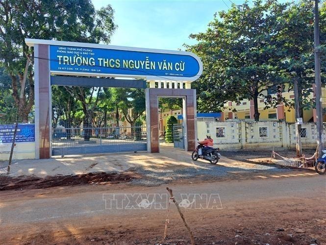 Buộc thôi việc phó hiệu trưởng ảnh 1 Buoc thoi viec pho hieu truong anh 1