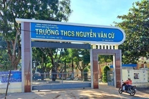 Buoc thoi viec pho hieu truong su dung bang gia hinh anh