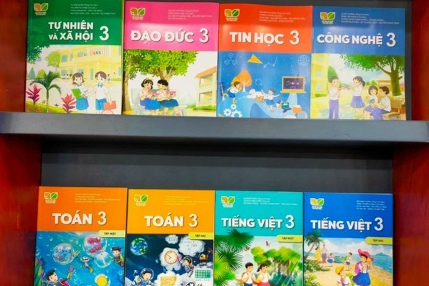 Bo vua ra chi thi, truong van gui danh muc bao gia SGK 'bia kem lac' hinh anh
