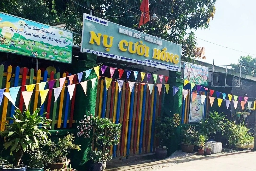 Nhom tre vu co giao bi to danh bam tim be 4 tuoi xin giai the hinh anh