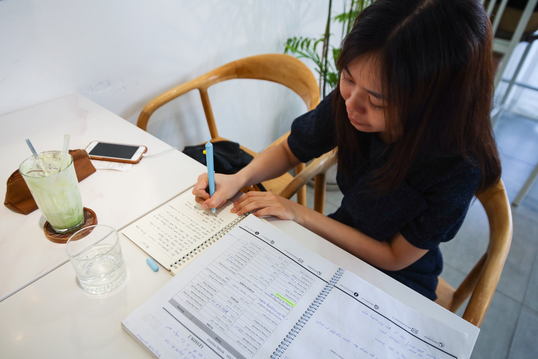 Di lam them tu nam nhat hinh anh