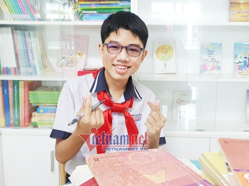 Nam sinh gianh thu khoa thi lop 10 TP.HCM anh 1