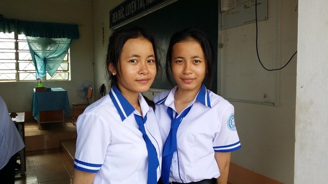 Ba cap chi em song sinh deu hoc gioi anh 1