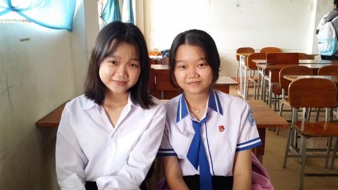 Ba cap chi em song sinh deu hoc gioi anh 2