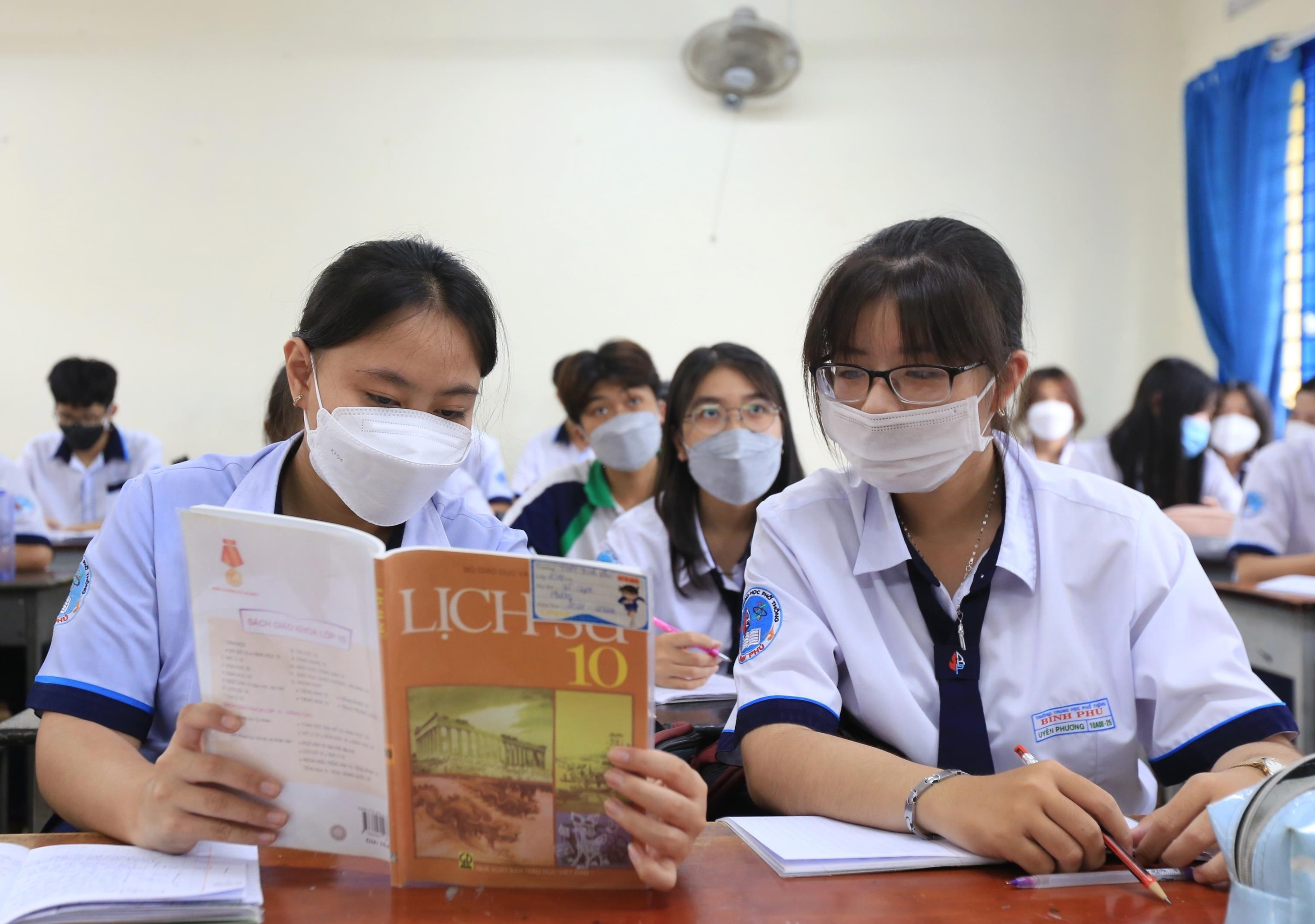 Sua mon Lich su co lam xao tron cac mon hoc anh 2