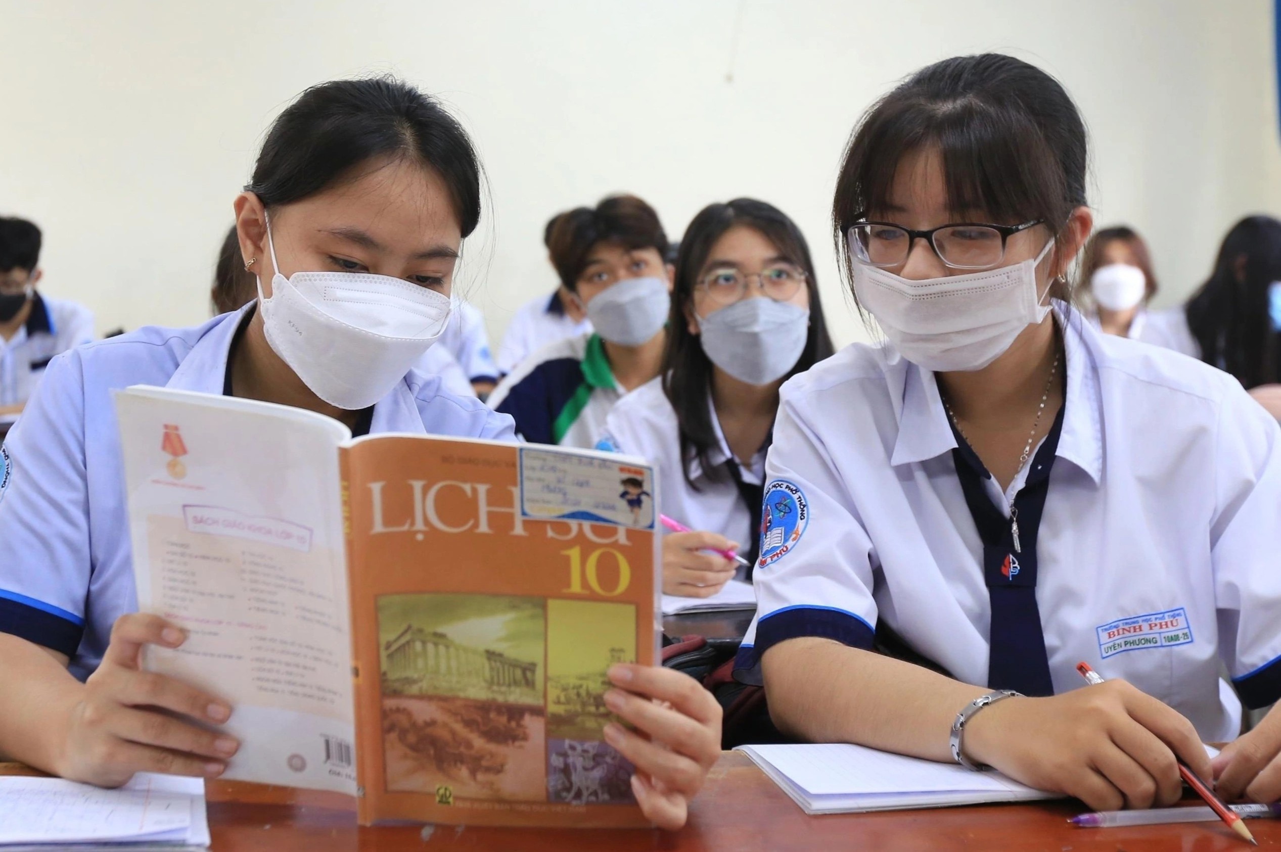 Sua mon Lich su thanh bat buoc co lam xao tron cac mon hoc khac? hinh anh