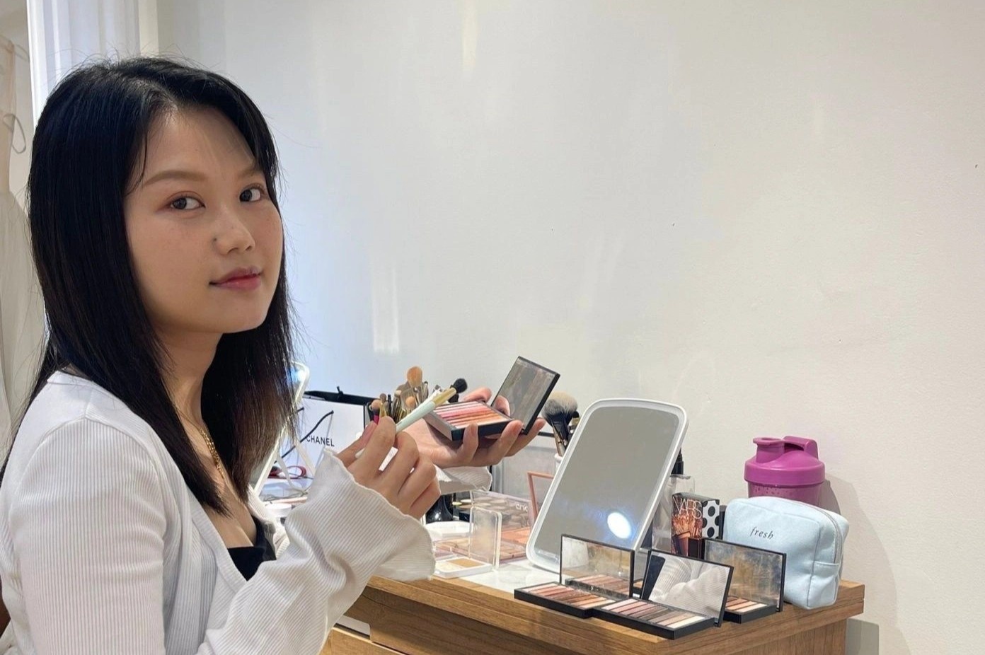 Chi tien trieu hoc danh son, ke long may hinh anh