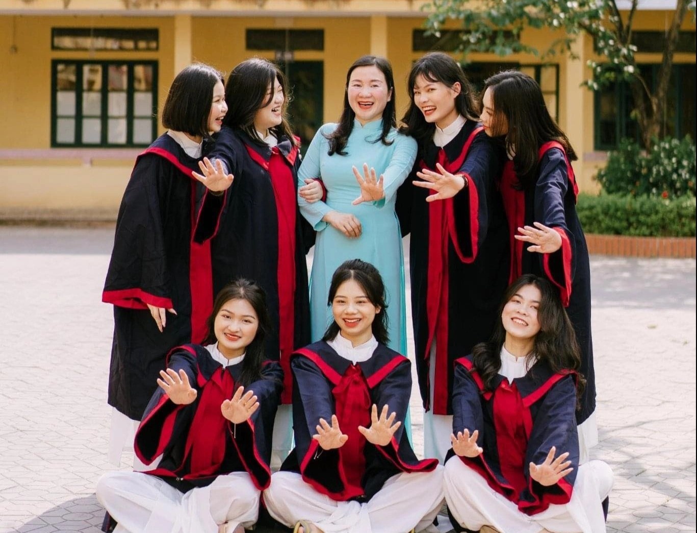 44 hoc sinh dat tren 9 diem mon Van anh 3