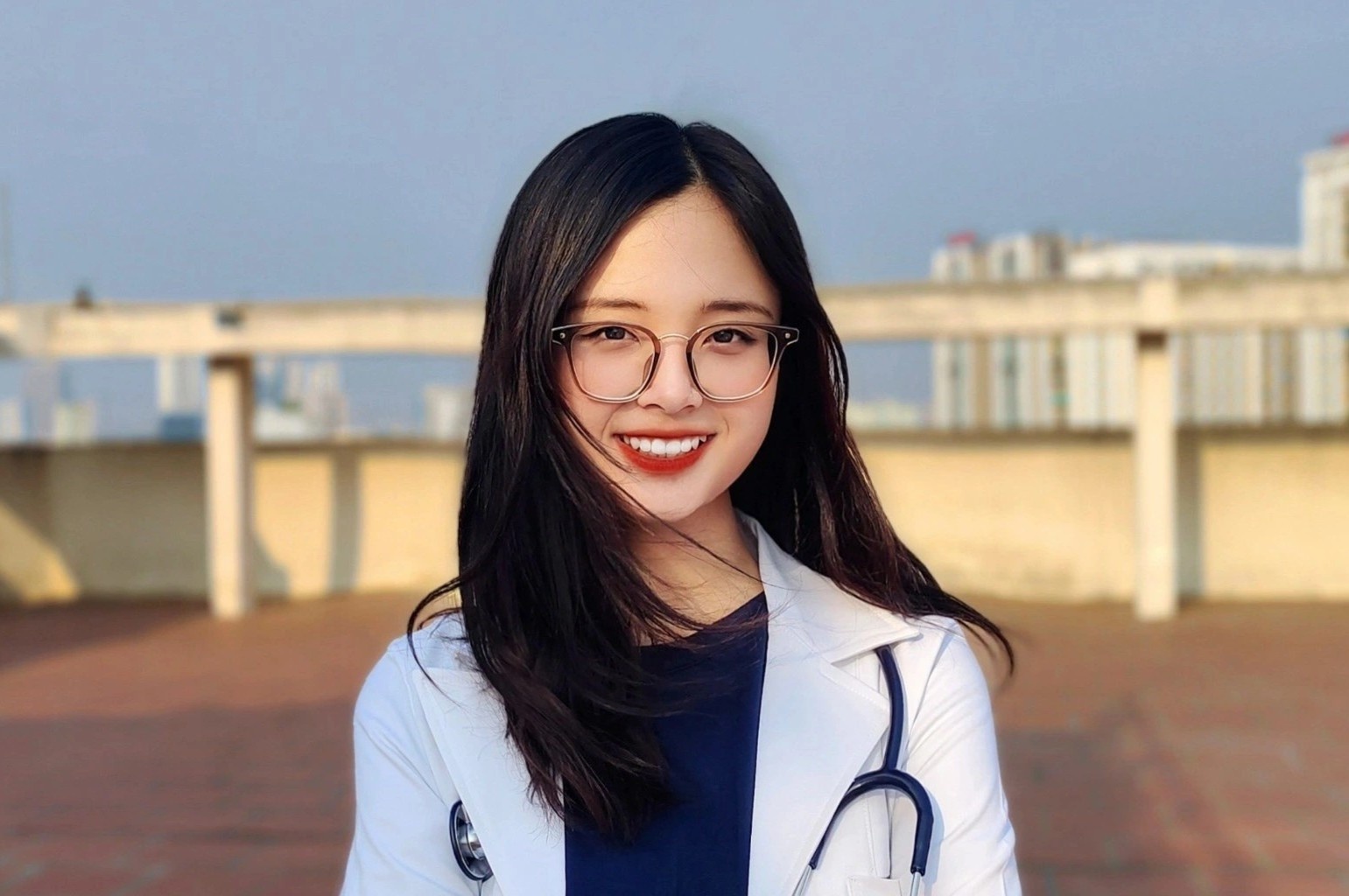 Nu sinh giam 16 kg trong 2 nam theo hoc nganh Y hinh anh