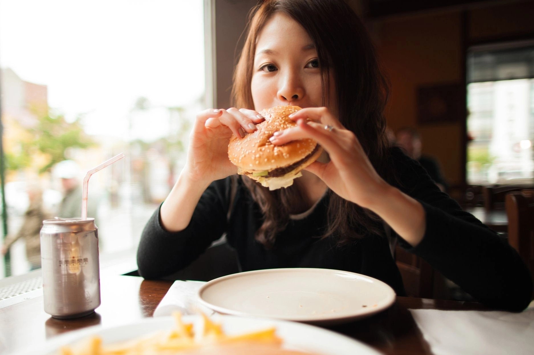 Thoi quen ve bua sang khien nao lao hoa nhanh hon hinh anh