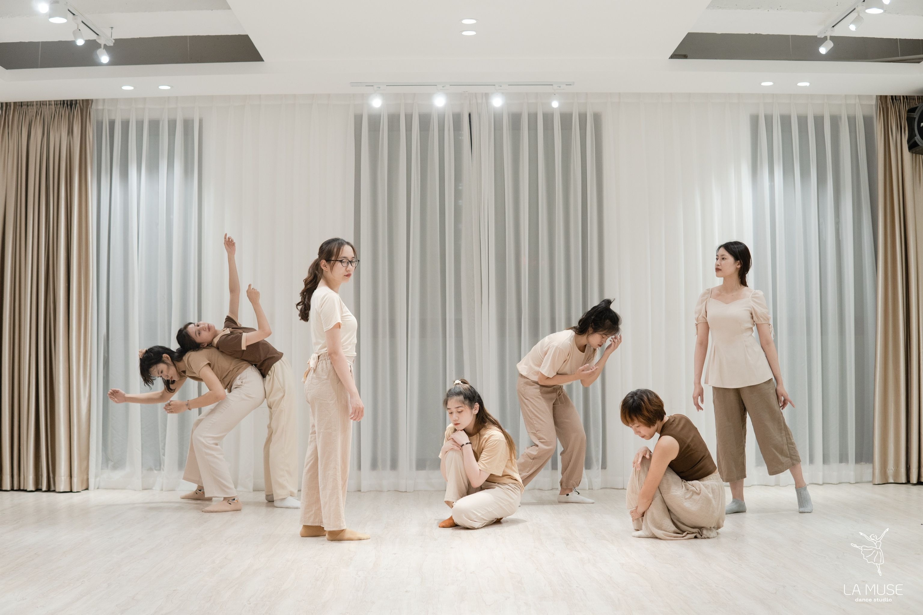 dan van phong hoc nhay anh 4