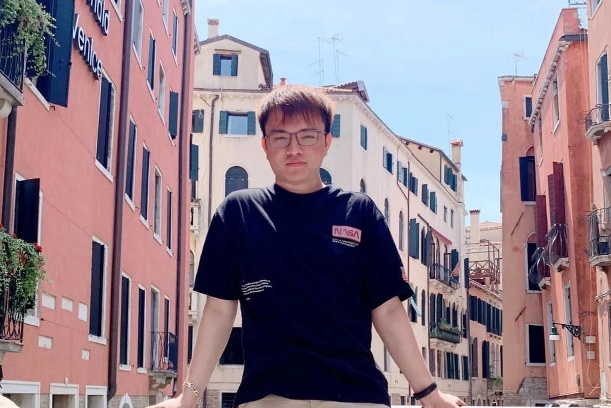 Nam sinh thuc hien uoc mo du hoc sau nhieu nam co gang hinh anh