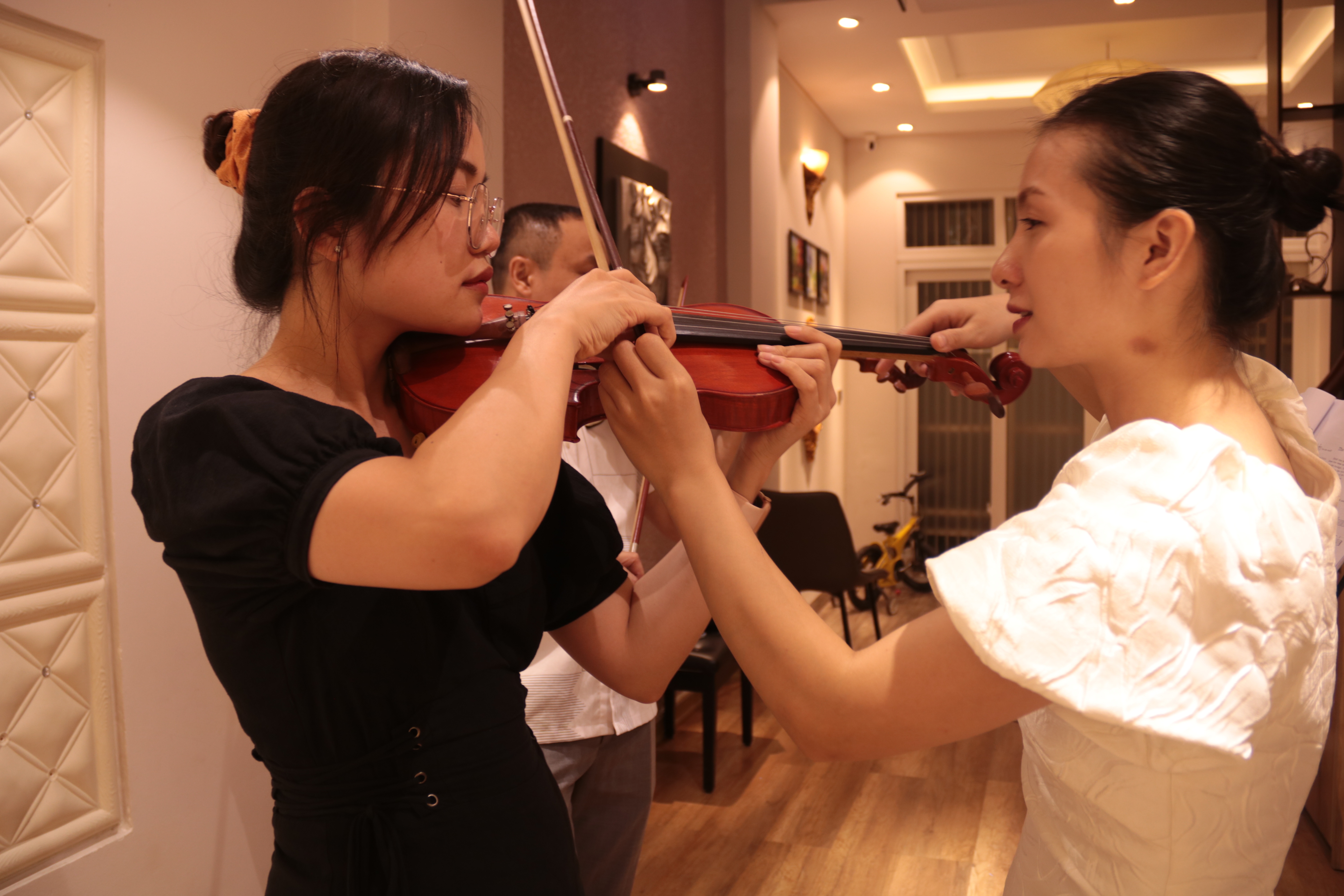 Nguoi lon hoc dan Violin anh 3