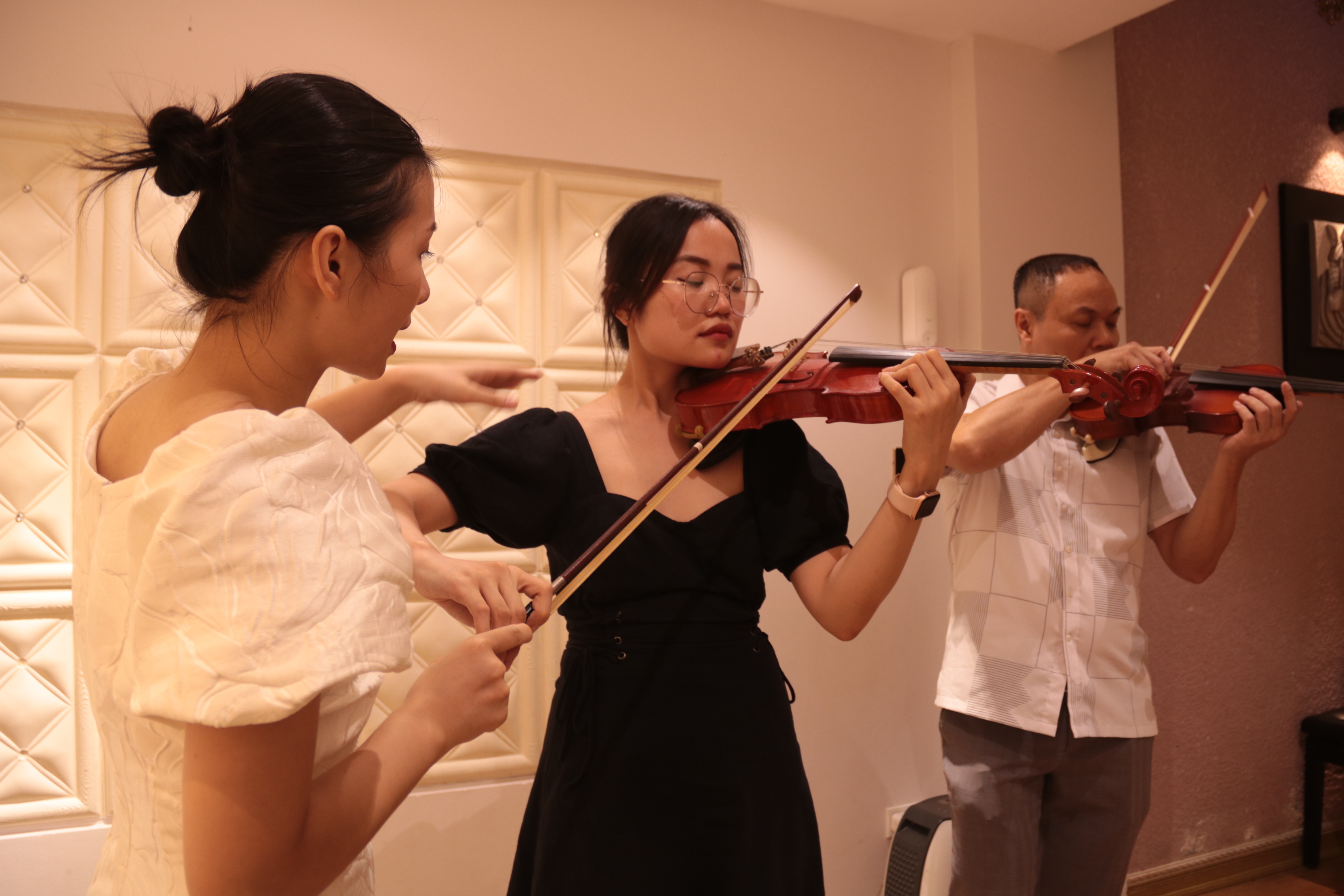Nguoi lon hoc dan Violin anh 2