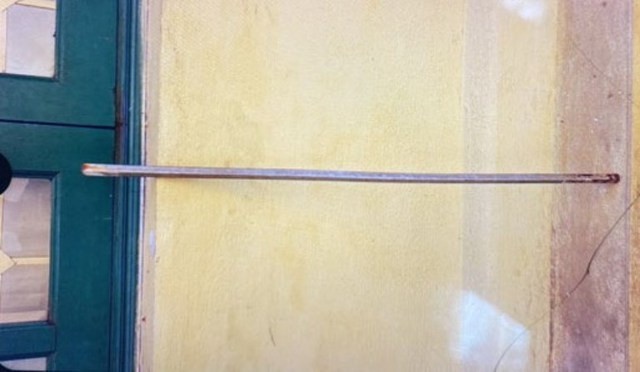 Tro dua cua ban khien nam sinh bi thanh sat dam xuyen hau mon hinh anh