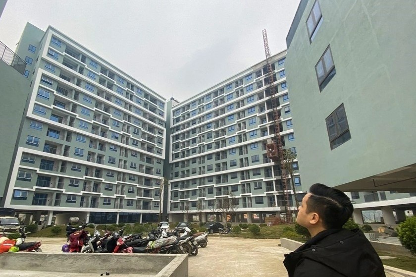 Khong tim duoc nha tro ung y, phu huynh chi tien ti mua nha cho con hinh anh