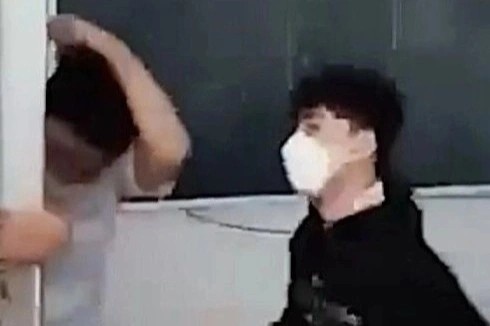 Xac minh clip nam sinh bi danh tai lop hoc o quan Go Vap, TP.HCM hinh anh