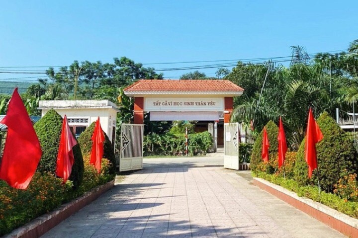 Phu huynh vac dao xong vao truong hoc: Phong GD&DT bao cao gi? hinh anh