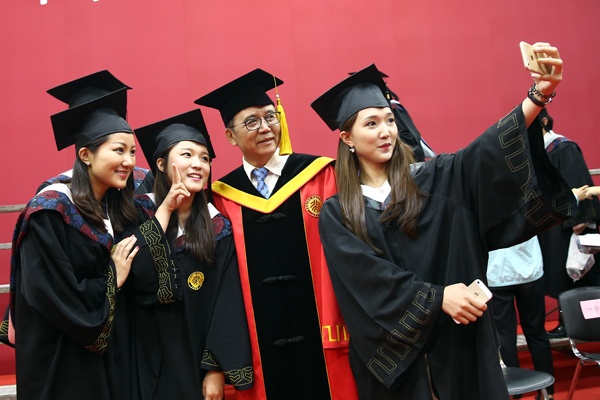 Tan cu nhan Trung Quoc tu bo Thuong Hai, Hang Chau hinh anh
