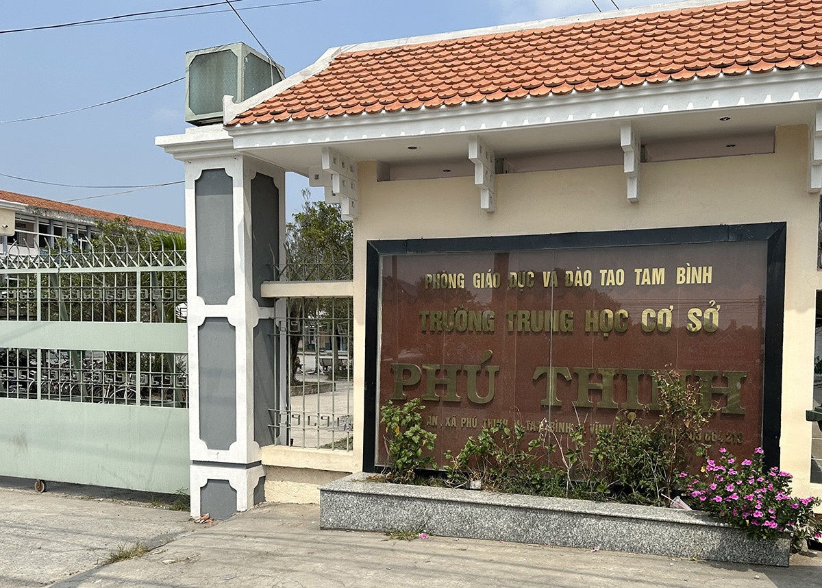 9 nu sinh bi ky luat vi dung mu bao hiem danh ban da man hinh anh