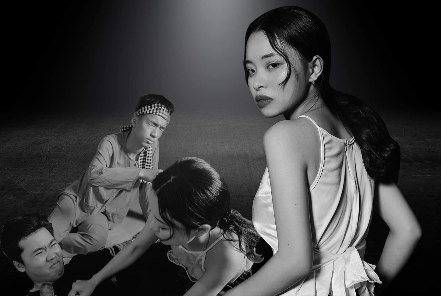 Hoc sinh truong chuyen hoa than vo chong chi Dau chup ky yeu hinh anh