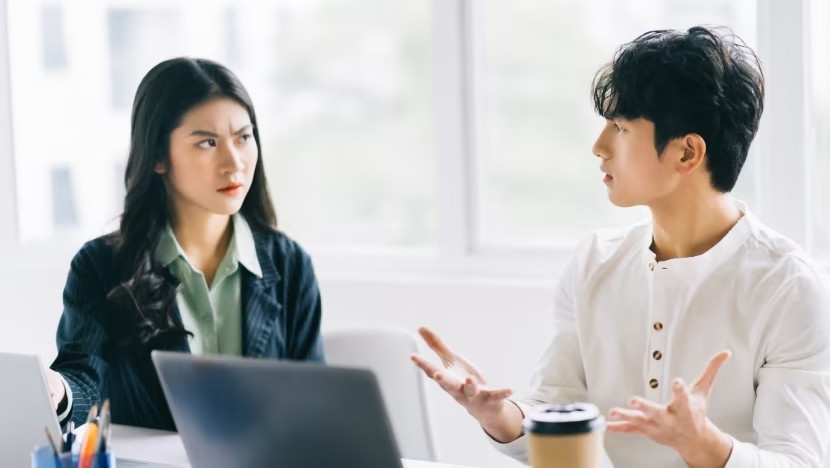 3 cach doi pho voi kieu dong nghiep khao khat quyen luc hinh anh