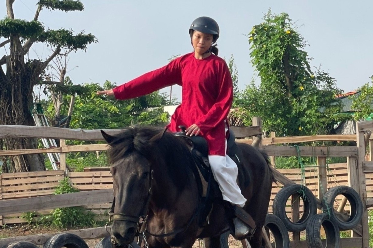 Chi tien trieu hoc cuoi ngua, dung cung co hinh anh