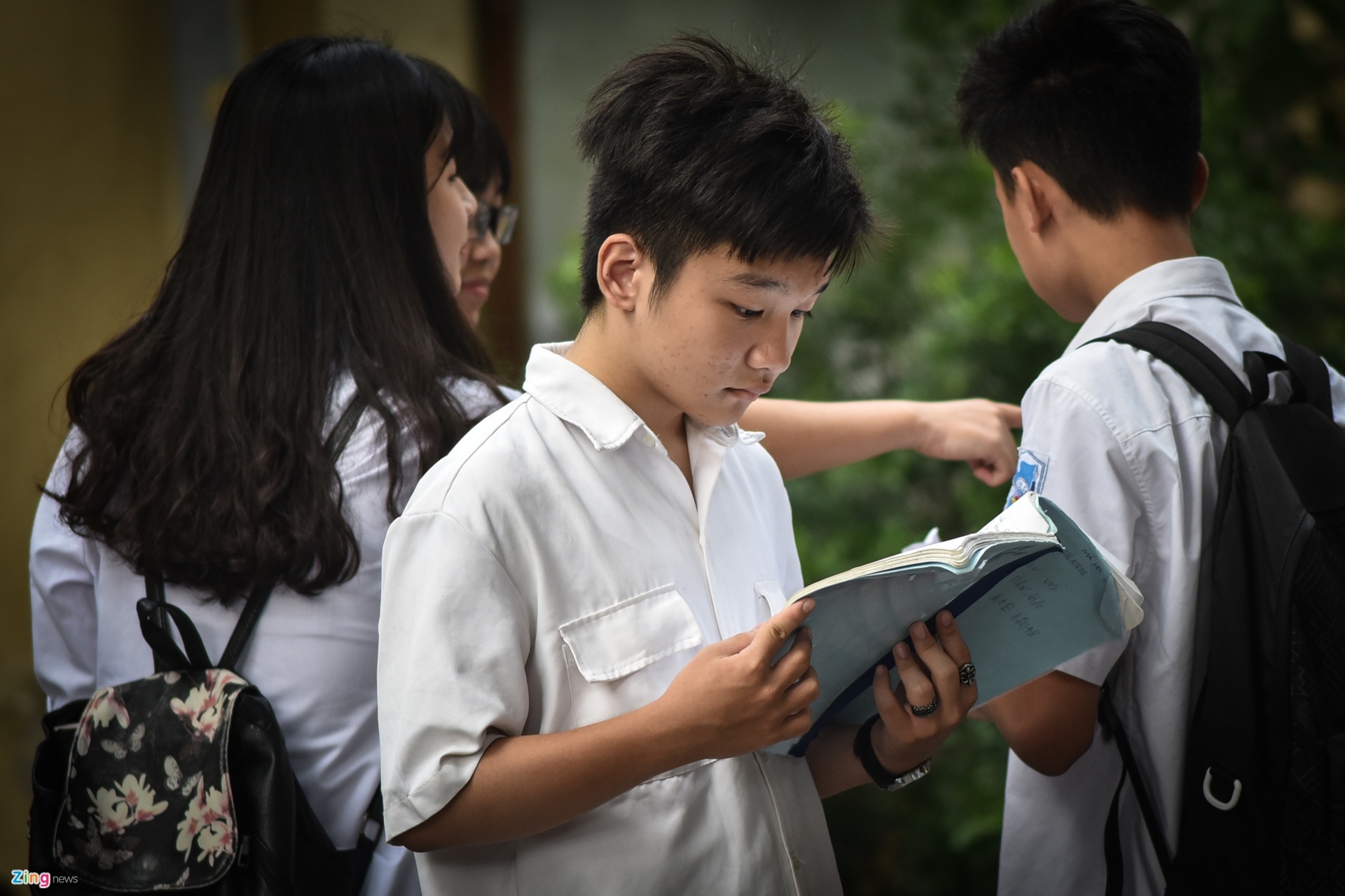 Ngung hoc nhoi nhet vao dem truoc ngay thi hinh anh