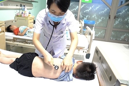 Gia tang tre mac benh viem phoi do Mycoplasma, de nham lan voi cam cum hinh anh