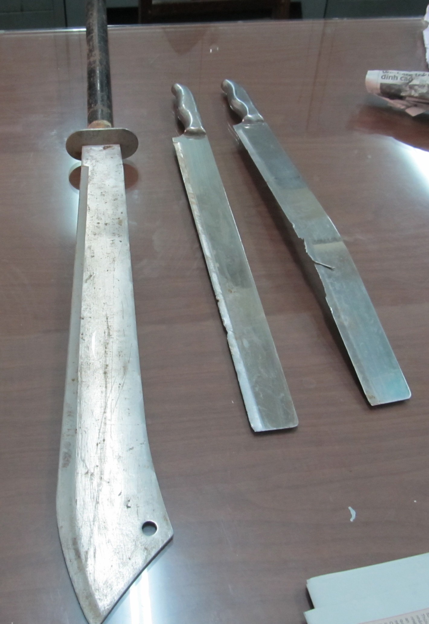 Hung khí gây án công an thu được. Ảnh: Việt Đức.