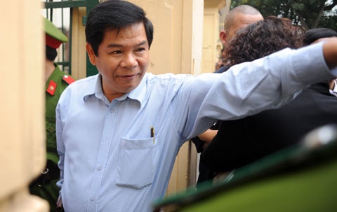 Chum anh cac sep ngan hang den hau toa hinh anh