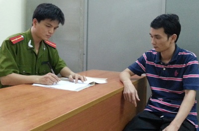 Nguoi mang lenh truy na dac biet bi bat khi dang ky ket hon hinh anh