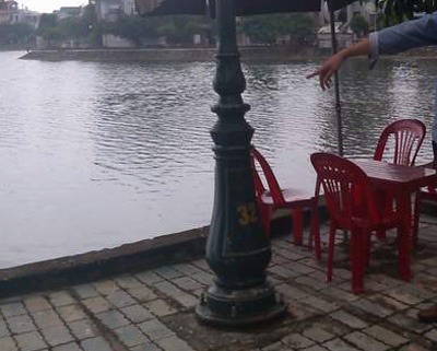 Ngoi khong dung cho, mot thanh nien bi danh chet hinh anh