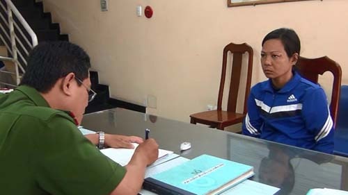 Bat nghi can nghien ma tuy dung kim tiem dam cong an hinh anh
