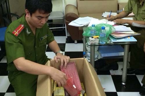 Canh sat bat lo thuoc cuong duong gay phan ung phu hinh anh