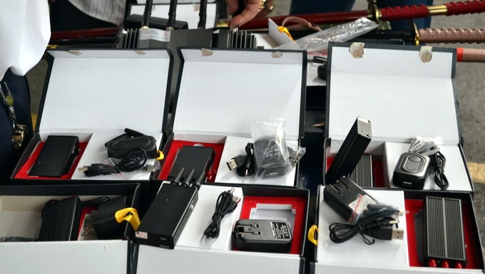 Phat hien kiem, thiet bi pha song gui tu Trung Quoc hinh anh