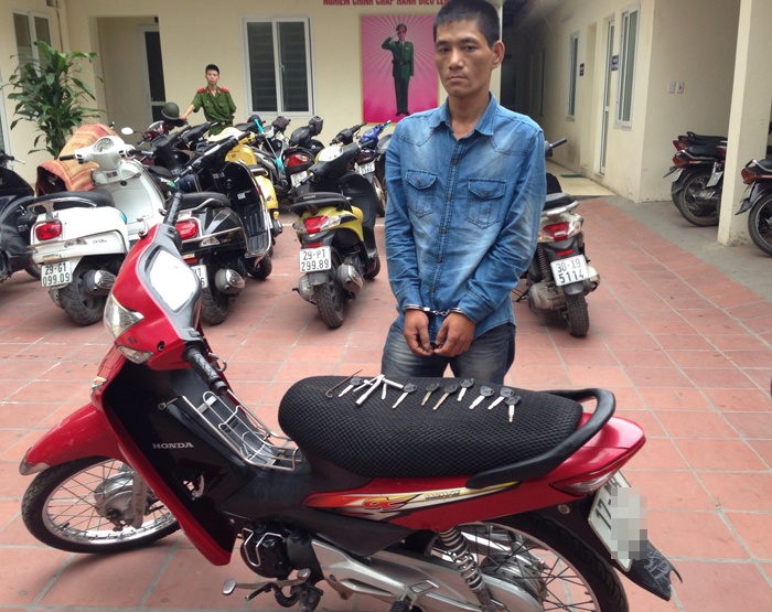 Ten trom xe may trong 5 giay bi truy duoi hinh anh