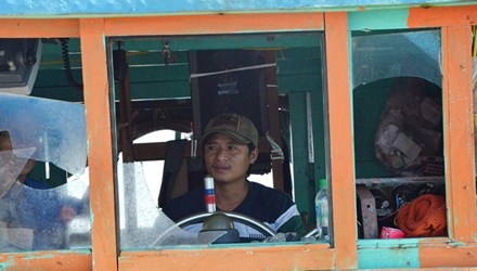 Them mot tau ca cua ngu dan bi tau Trung Quoc tan cong hinh anh