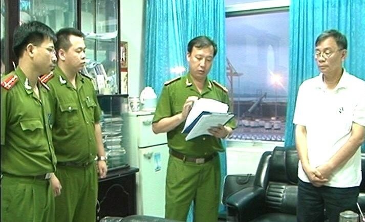 Nguyen Pho tong giam doc Cang Quang Ninh bi bat hinh anh