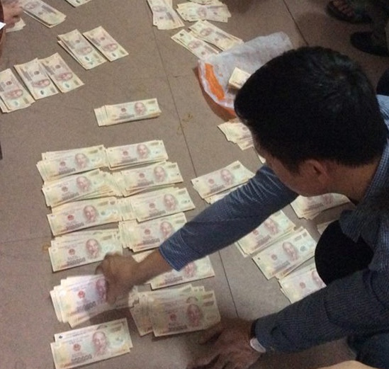 Cap doi vuot bien buon hon 500 to tien gia hinh anh