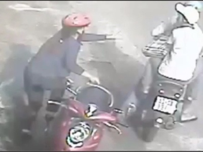 Chan duong giat tui xach vo cua ban than hinh anh