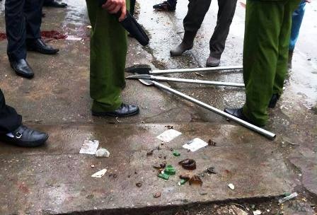 Hon chien bang dao kiem tai quan nuoc dua hinh anh