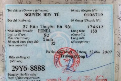 Biển kiểm soát được làm giả tinh vi trên phôi thật.