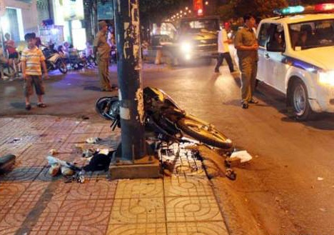 Dieu tra vu hai thieu nu tu dam vao cot dien chet trong dem hinh anh