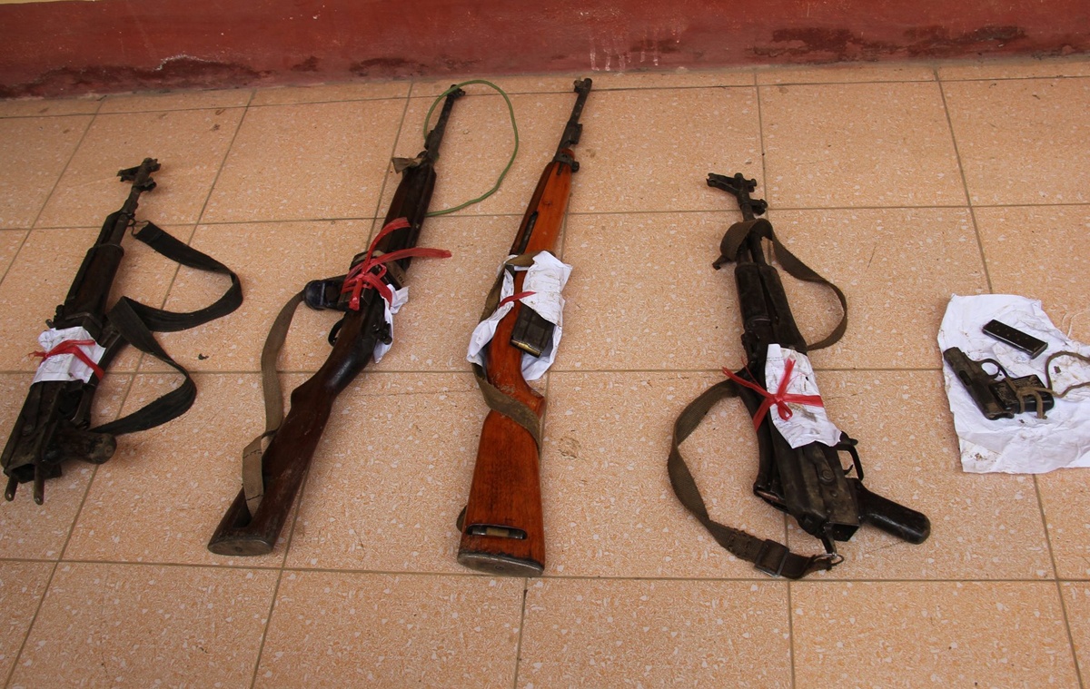 Theo thông tin ban đầu, khoảng 4h5 sáng 19/7, tại bản Thung Cuông (xã Vân Hồ, huyện Vân Hồ, tỉnh Sơn La), lực lượng công an phát hiện một nhóm khoảng 25 người có vũ trang đang vận chuyển ma túy vào địa bàn nên tổ chức triển khai lực lượng vây bắt. Phát hiện bị lực lượng công an bao vây, nhóm nghi phạm vận chuyển ma túy đã co cụm tìm cách chống trả để khỏi bị bắt giữ.