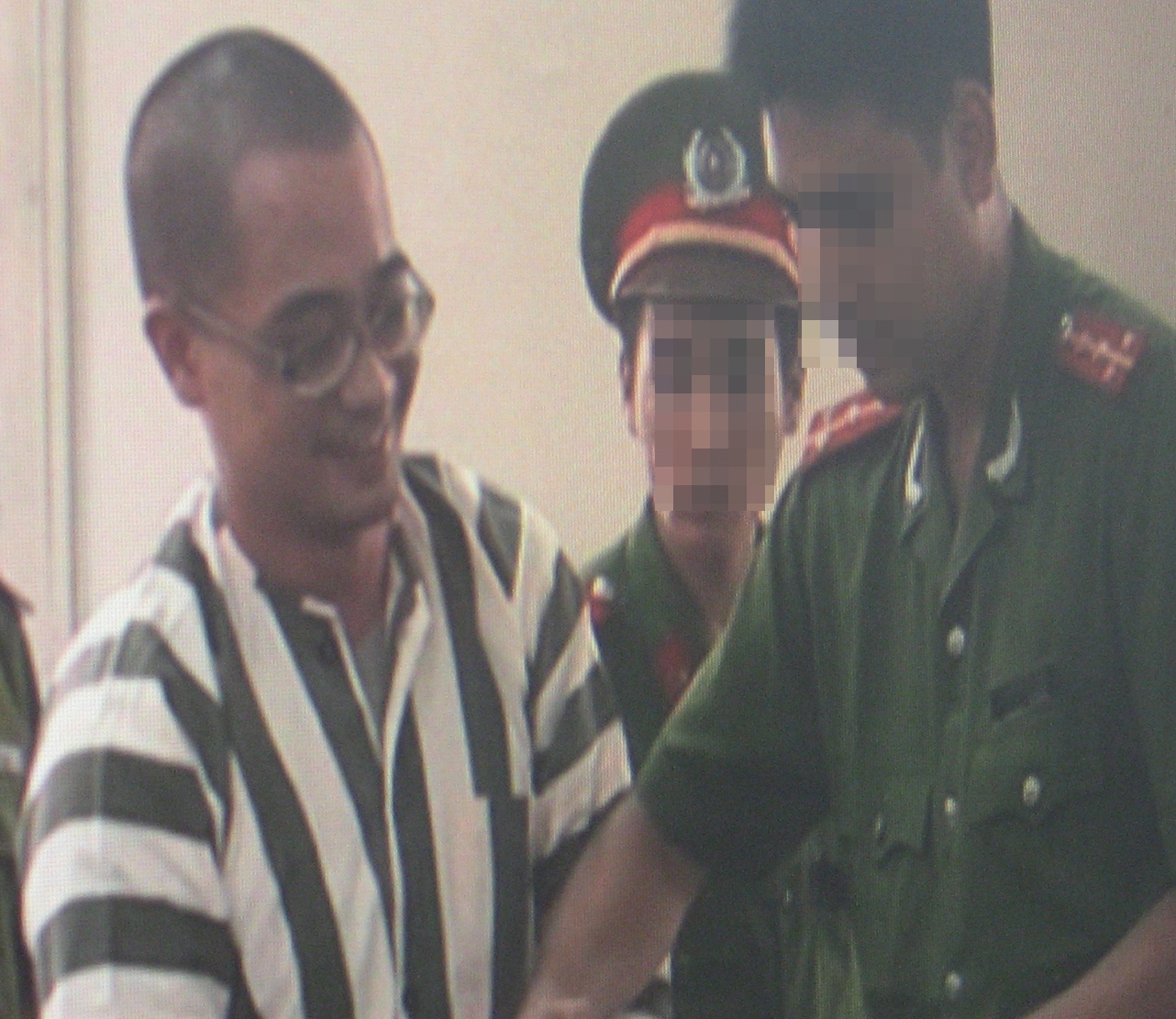 Nguyen Duc Nghia truoc gio tiem thuoc doc hinh anh