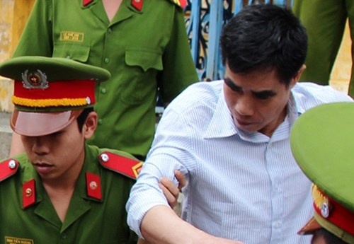 'Yeu rau xanh' doi lot cha duong xam hai con rieng cua vo hinh anh