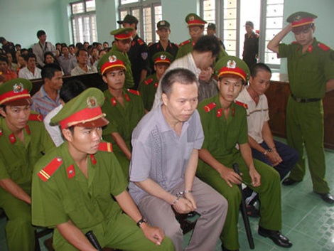 Hai Chi tại phiên toà xét xử y và đồng bọn.