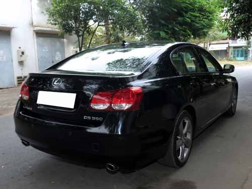 Na dan vao xe Lexus tren pho nhu phim hanh dong hinh anh