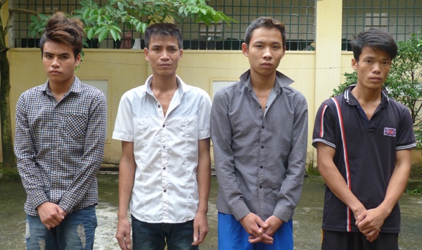 Danh hoi dong nguoi dong tinh vi bi so soang giua dem hinh anh